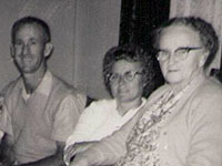 Margaret, her daughter Myrtle and her husband Leslie Neal